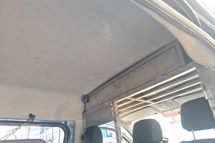 Used Dongfeng Yufeng 2023 V9+ 2.0T Manual Front-Wheel-Drive Multi-Function Mid-Roof Van with 7/8/9 Seats Headliner