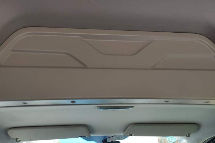 Used Ford Transit 2017 2.0T Diesel Multi-Function Commercial Vehicle Mid-Drive Mid-Roof China V Standard Headliner