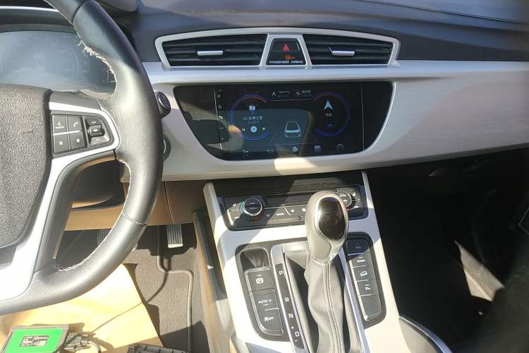 Used Geely Auto Emgrand X7 Sport 2018 1.8TD Automatic Two-Wheel Drive Smart Connect 4G Internet Edition Audio And AC Panel