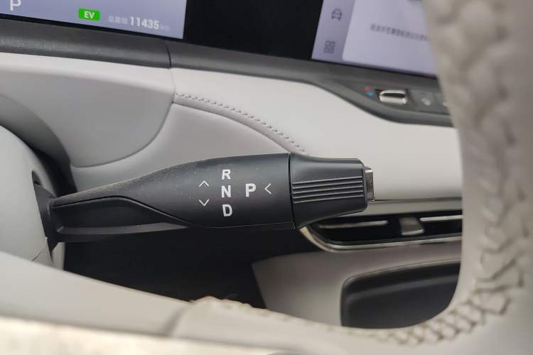 Used VOYAH FREE 2025 318 318 km Rear-Drive Touring Edition
