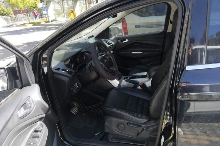 Used Ford Kuga 2013 1.6L GTDi Two-Wheel-Drive Comfort Model Left Front Seat