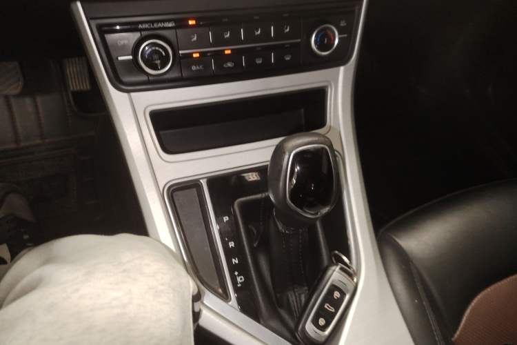 Used Geely Auto Vision 2018 1.5L Automatic Happiness Edition Gear Lever