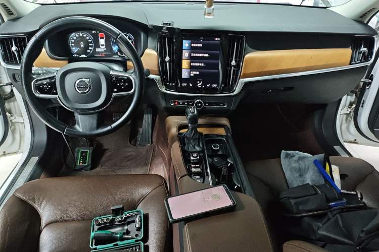 Used Volvo S90 2020 T5 Zhiyi Luxury Edition Center Console