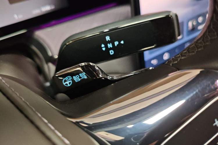 Used Denza Z9 2024 1100 km All-Wheel-Drive Ultra Version