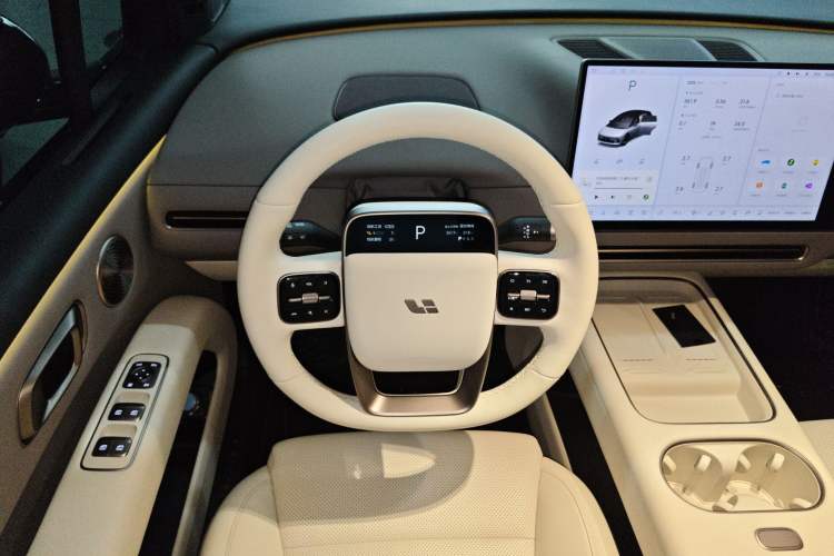 Used Li Auto i6 2025 Model Four-Wheel-Drive Standard Type Steering Wheel