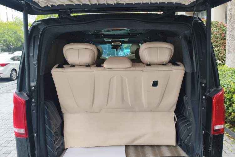 Used Mercedes-Benz V-Class 2020 V 260 Avantgarde Edition Trunk