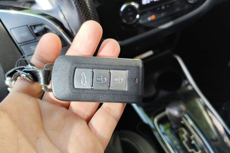 Used Mitsubishi Outlander 2021 2.4L 4x4 Zhi Xiang Edition 7 Seats