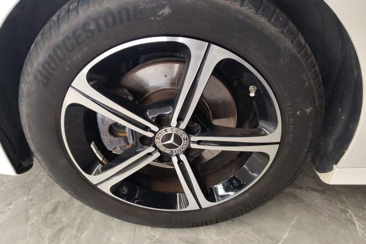 Used Mercedes-Benz A-Class 2023 A 200 L Fashion Model Left Front Wheel Hub