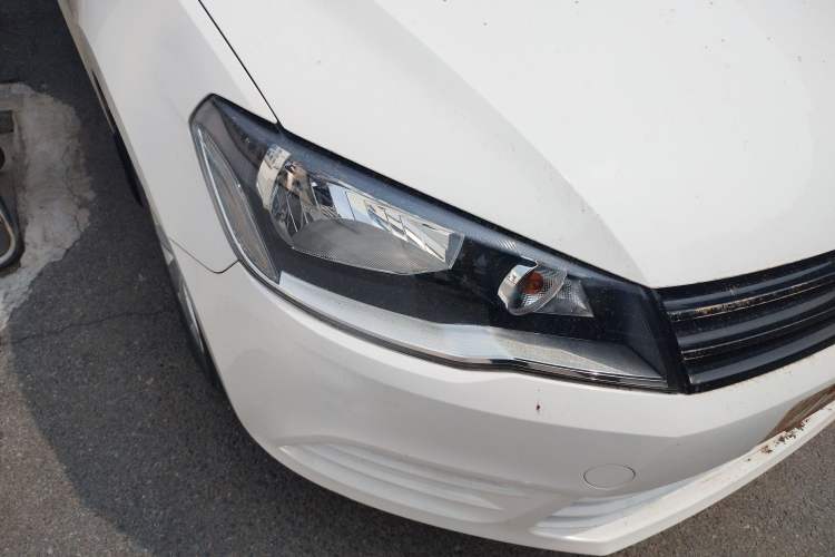 Used Volkswagen Jetta 2015 1.4L Manual Fashion Model Right Front Headlight