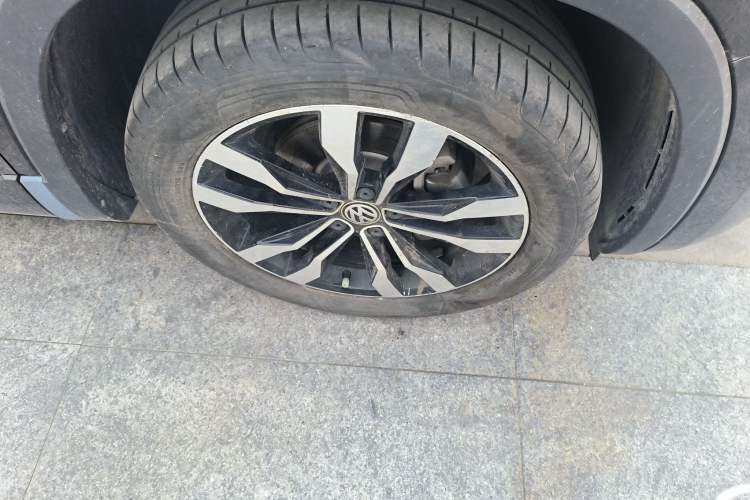 Used Volkswagen Tayron 2022 380TSI Four-Wheel Drive R-Line Connected Version Right Front Wheel Hub