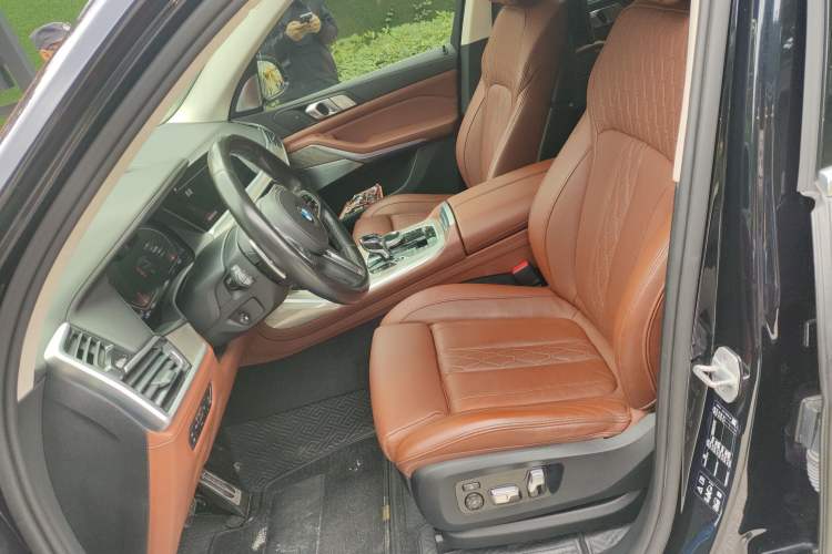 Used BMW X7 2021 xDrive40i Executive Model with M Sport Package
