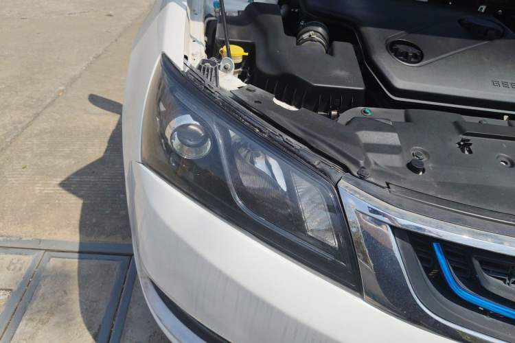 Used Geely Auto Emgrand New Energy 2017 1.5L PHEV Elite Model Right Front Headlight