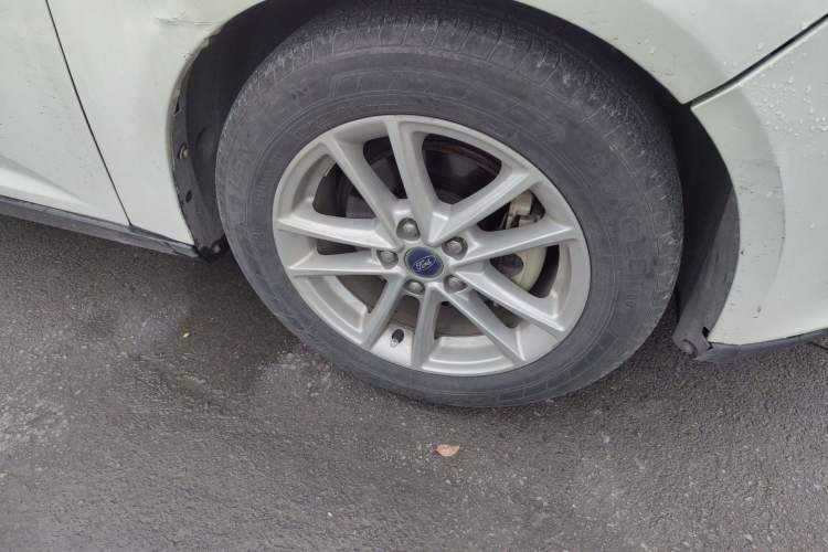 Used Ford Focus 2017 Sedan EcoBoost 180 Automatic Elite Model Right Front Wheel Hub