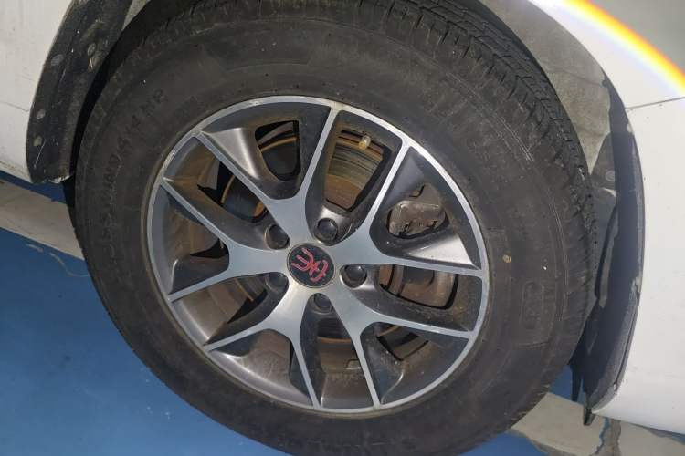 Used BYD Song 2016 GaiShi Edition 1.5TI Manual Elite Model Right Front Wheel Hub