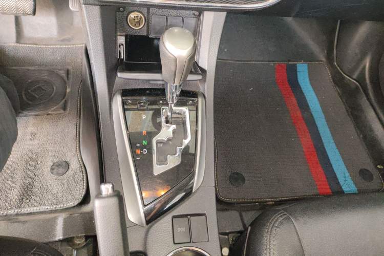 Used Toyota Corolla 2014 1.6L CVT GL-i Gear Lever