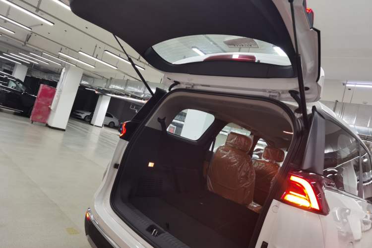 Used SAIC MAXUS G50 PHEV 2025 Leading Edition
