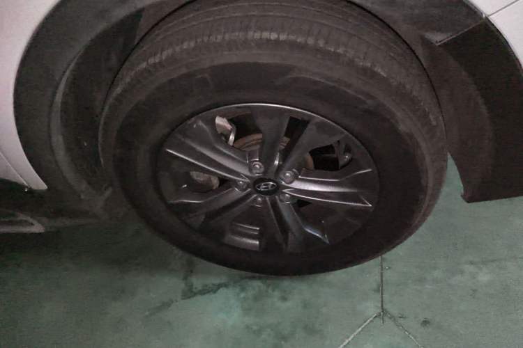 Used Hyundai Santa Fe 2013 2.4L Automatic Two-Wheel Drive Smart Version
