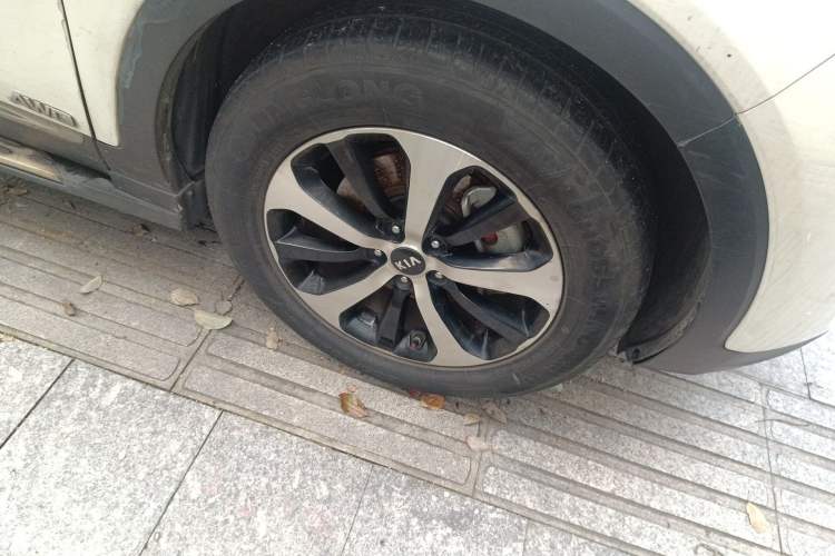 Used Kia Sorento 2015 Sorento L 2.4L Gasoline 4WD Elite Edition 5 Seats China IV Standard
