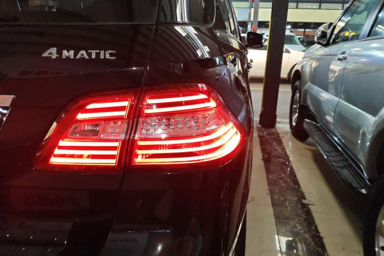 Used Mercedes-Benz M-Class 2014 ML 320 4MATIC Right Rear Taillight