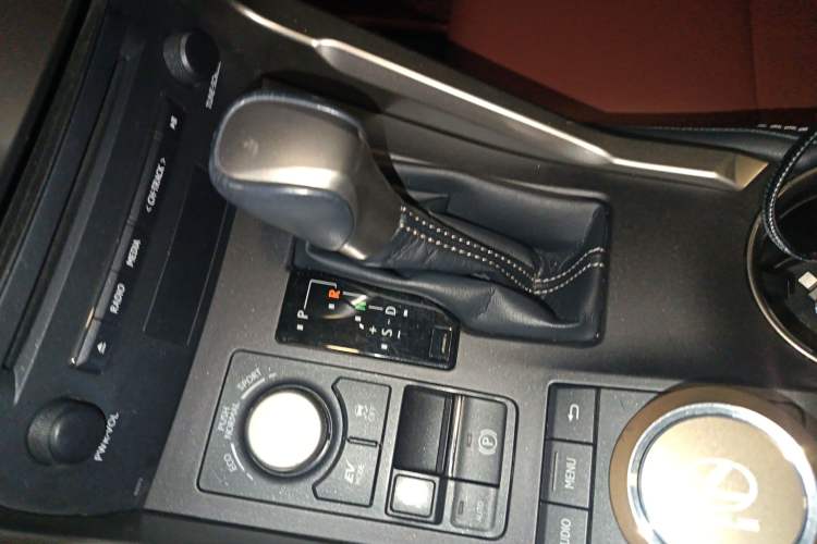 Used Lexus NX 2015 300h Front-Drive Fēngshàng Edition
