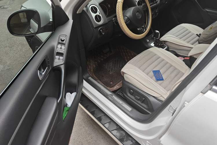 Used Volkswagen Tiguan 2016 300TSI Automatic All-Wheel Drive Luxury Edition Driver Seat