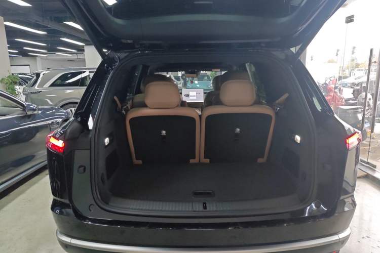 Used ONVO Luxeed L90 2025 Model—Max Six-Seater Version
