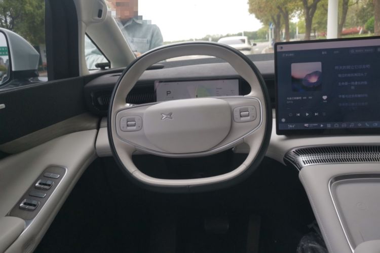 Used XPeng X9 2024 702 Ultra-Long Range Max Steering Wheel