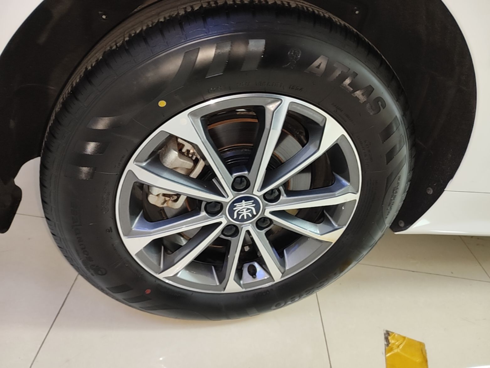 BYD Qin PLUS 2024 HONOR Edition DM-i 55KM Leading Model — снимка 11