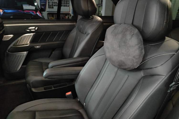 Used ONVO Luxeed L90 2025 Model—Ultra Six-Seater Version
