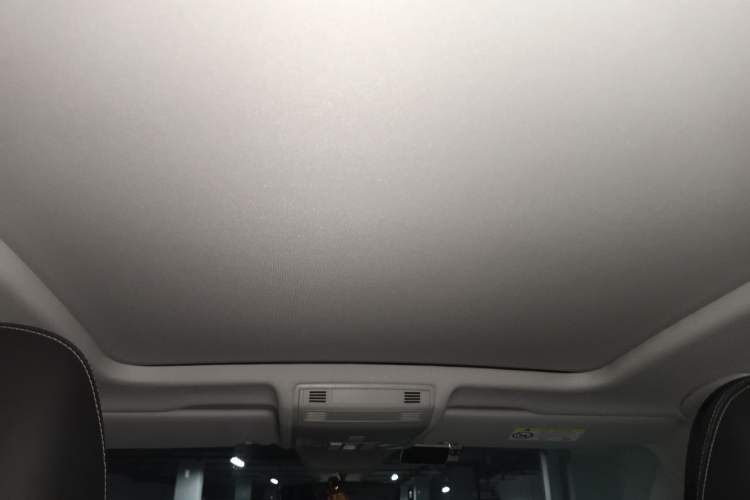 Used Volkswagen Tayron 2024 330TSI Two-Wheel Drive Luxury Plus Advanced Version Headliner