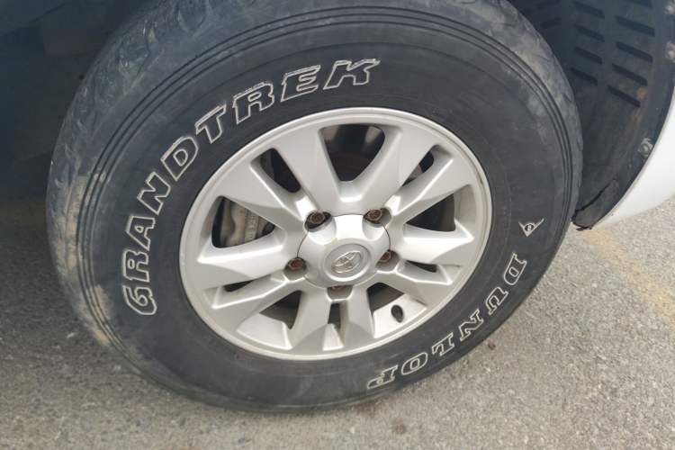 Used Toyota Land Cruiser  Right Front Wheel Hub