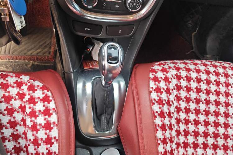 Used Buick Encore 2015 1.4T Automatic Two-Wheel Drive Urban Elite Version
