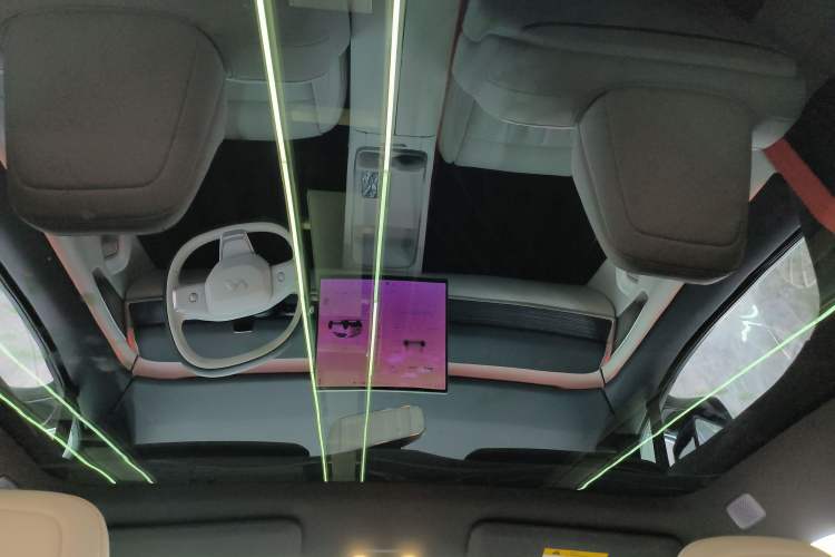 Used ONVO L60 2024 60 kWh All-Wheel Drive Headliner