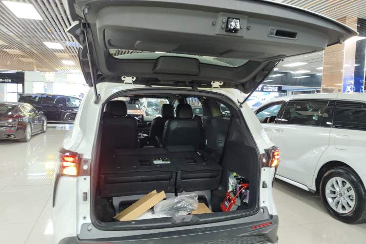 Used Toyota Granvia 2024 2.5L Hybrid Comfort Edition
