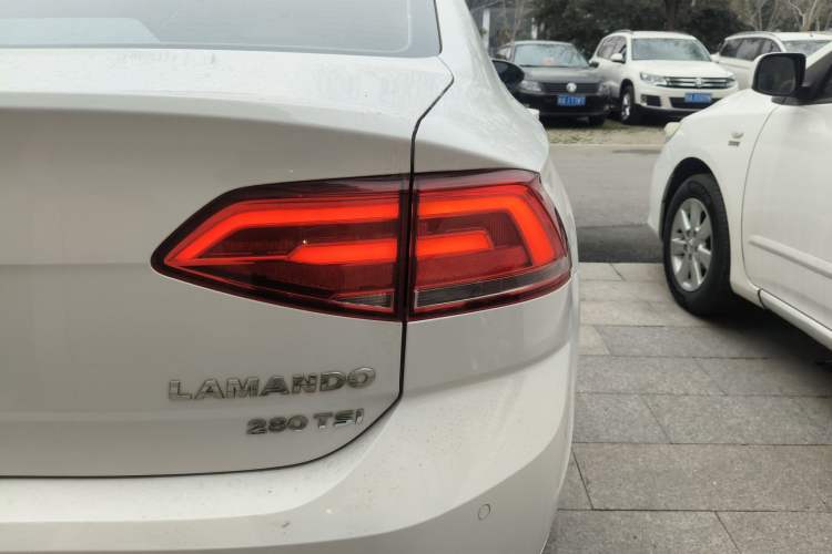 Used Volkswagen Lamando 2018 280TSI DSG Comfort Edition
