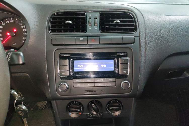 Used Volkswagen Polo 2013 1.4L Manual Fashion Edition
