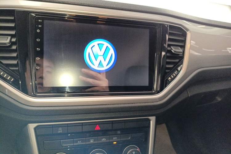 Used Volkswagen T-ROC 2018 230TSI DSG Two-Wheel Drive Advanced Version China V Standard
