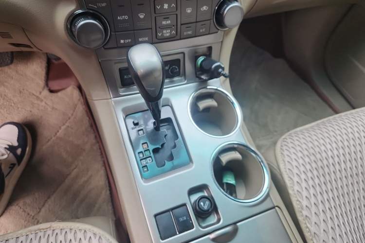Used Toyota Highlander 2012 2.7L Two-Wheel Drive 7-Seater Luxury Edition Gear Lever