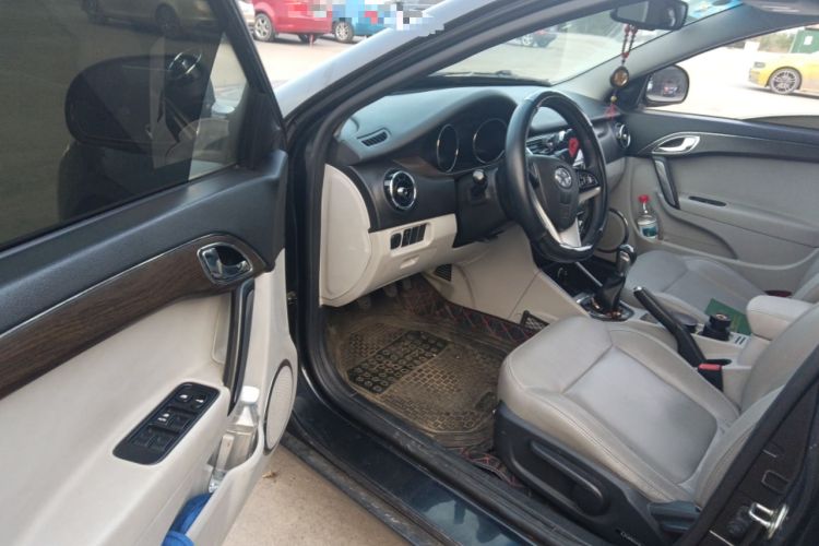 Used JAC Group Heyue 2014 1.5L Manual Luxury Version China IV Standard Driver Seat