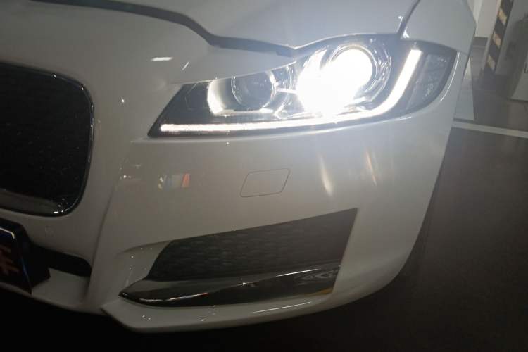 Used Jaguar XFL 2018 XFL 2.0T 200PS Elite Edition Left Front Headlight