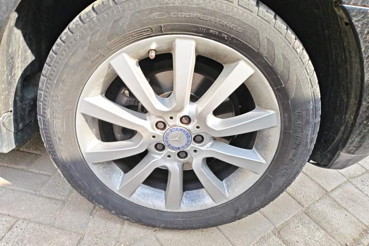 Used Mercedes-Benz M-Class 2010 ML 350 4MATIC Luxury Special Edition Right Front Wheel Hub