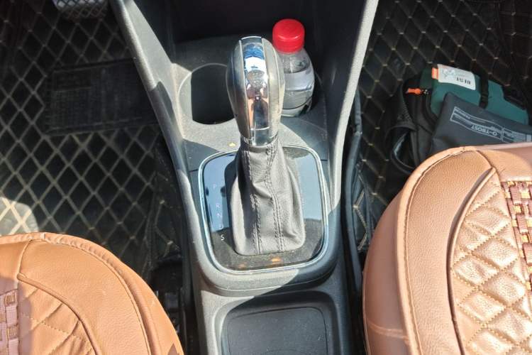 Used Volkswagen Polo 2016 1.6L Automatic Comfort Model Gear Lever