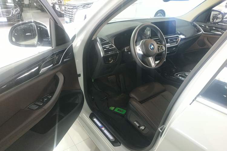 Used BMW iX3 2023 Leading Model
