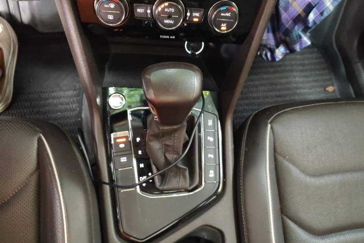 Used Volkswagen Tiguan L 2017 330TSI Automatic Two-Wheel Drive Flagship Edition Gear Lever