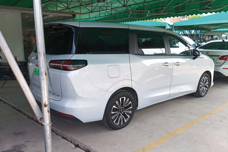Used Wuling Wuling Starlight 730 2025 Model Plug-in Hybrid 125km Luxury Edition
