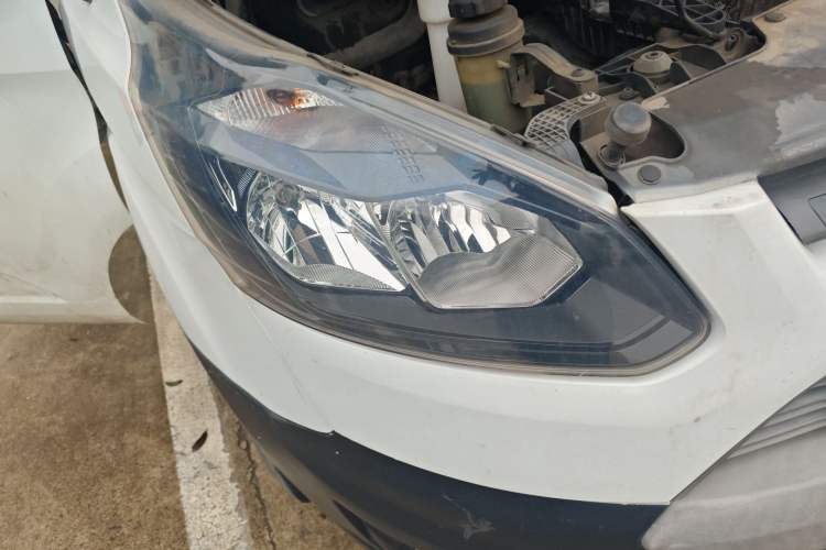 Used Ford Transit 2019 2.0T Diesel Multi-Purpose Commercial Vehicle Short Wheelbase Mid-Roof Design 6-Seater China VI Standard Right Front Headlight