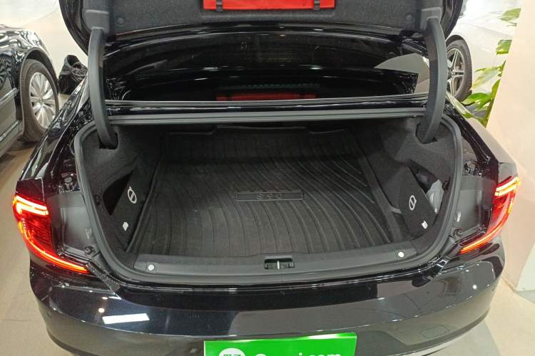 Used Volvo S90 2024 B5 Zhiyuan Luxury Edition
