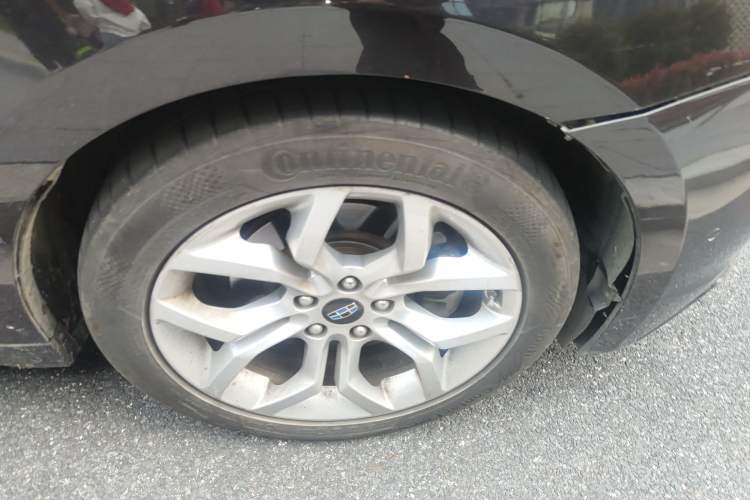 Used Geely Auto Emgrand GT 2015 1.8T Flagship Model Right Front Wheel Hub