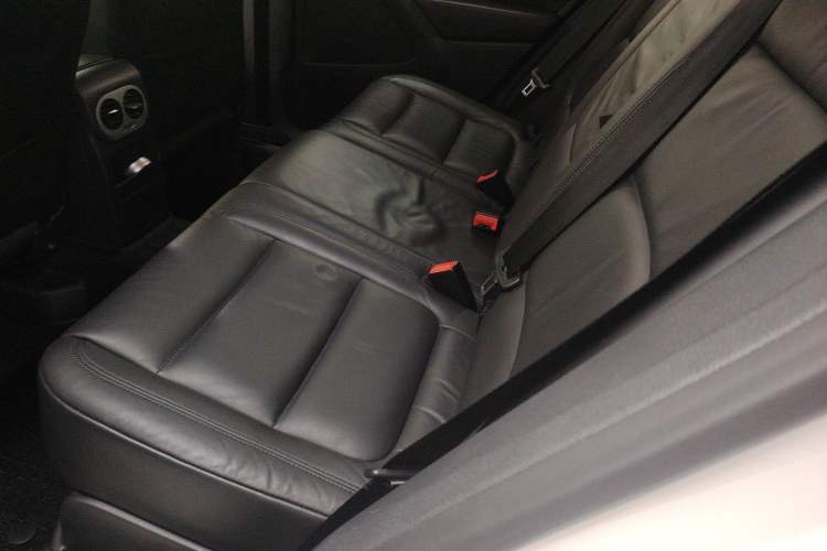 Used Volkswagen Tiguan 2015 1.8TSI Automatic Two-Wheel Drive Comfort Edition Left Rear Seat