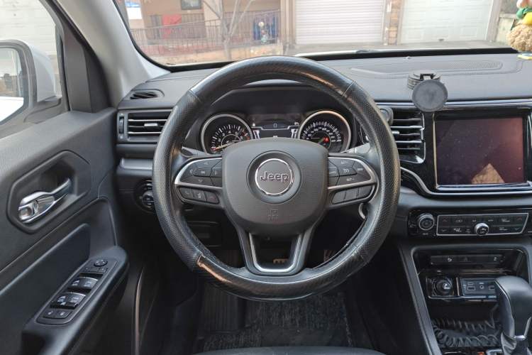 Used Jeep Commander 2018 2.0T Two-Wheel Drive Enjoy Edition China V